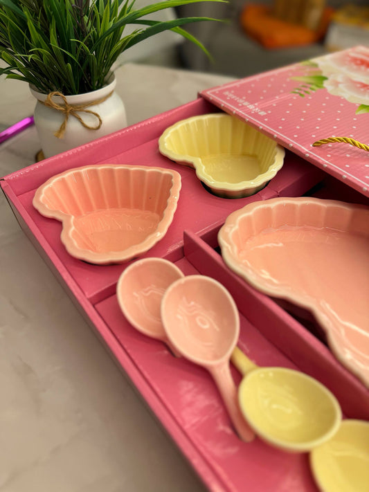 طقم تقديم بورسلين حراري بشكل قلب – 9 قطع