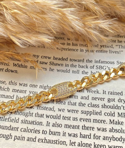 إسورة مطلية بالذهب – تصميم سلاسل كوبان مع فصوص كريستال لامعة