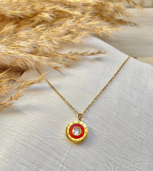 عقد استانلس ذهبي بتفاصيل أرقام رومانية وفص كريستال – قطعة واحدة