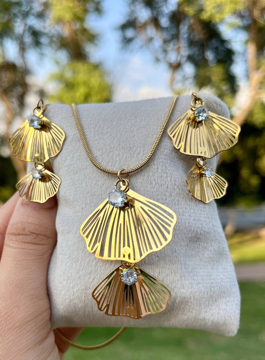 طقم مجوهرات مطلي بالذهب – تصميم مروحة أنيق