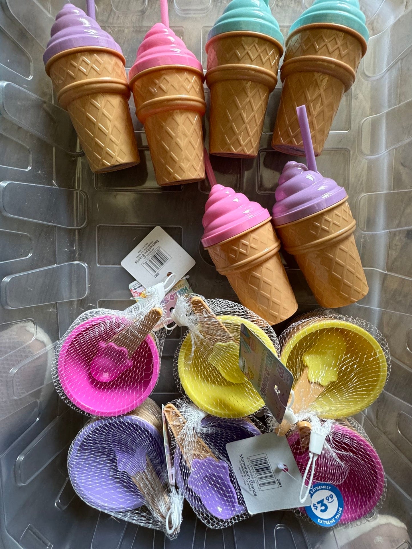 تقديم آيس كريم بلاستيكية قابلة لإعادة الاستخدام مع معالق – أشكال مربعة ودائري(قطعة واحده)