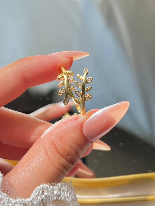 خاتم غصن الزيتون الرقيق – تصميم أنثوي ناعم