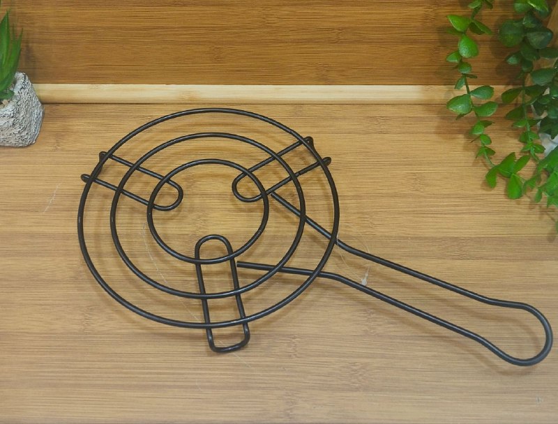 كوستر معدني بثلاث أرجل ويد طويلة