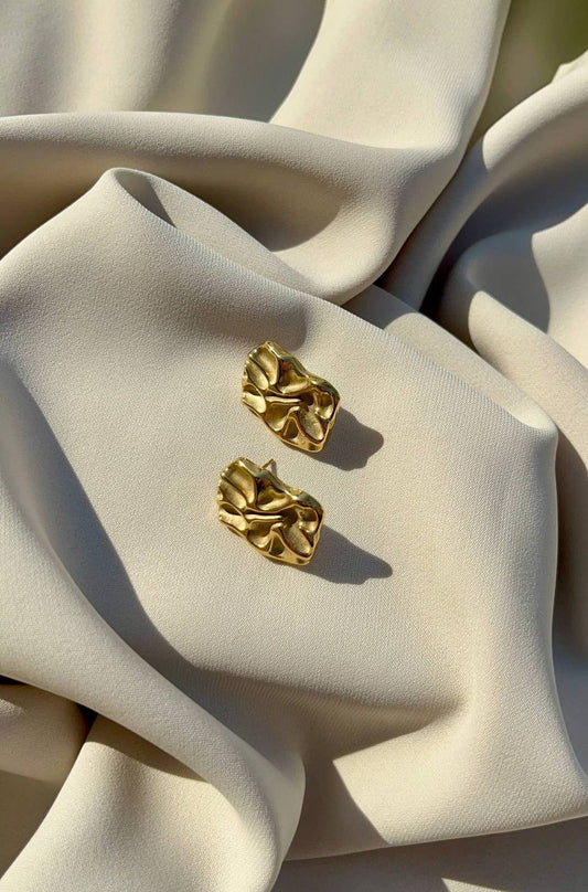 حلق ستانلس ستيل ذهبي بتصميم جميل