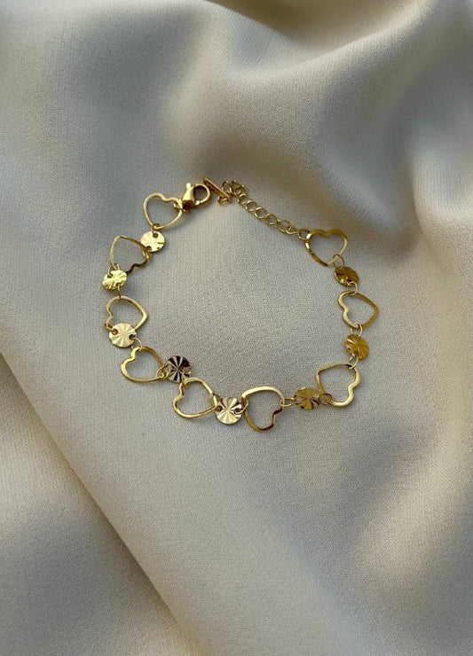 إسورة من الستانلس ستيل مطلية بالذهب بتصميم قلب