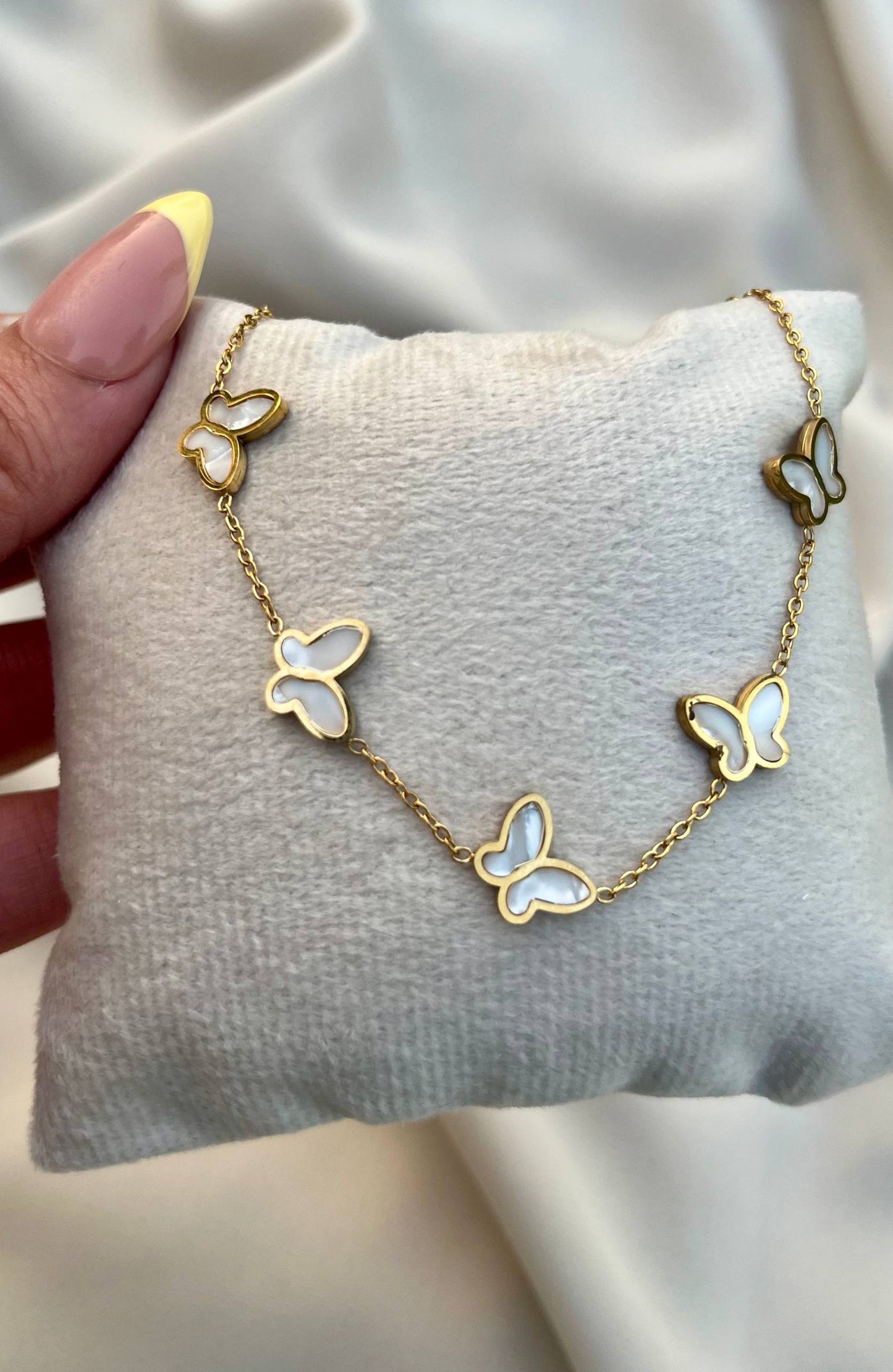 إسوارة ستانلس ستيل بفراشات جميلة