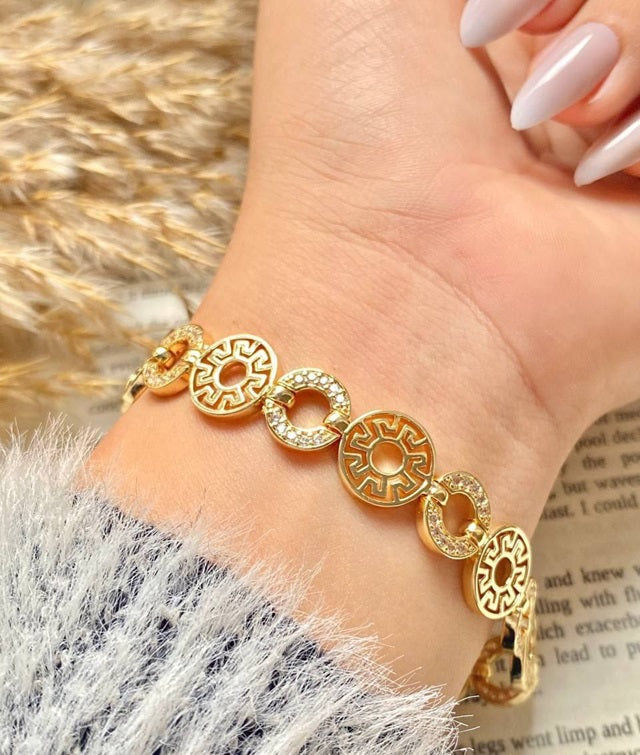 إسورة مطلية بالذهب – تصميم المفتاح الإغريقي بفصوص لامعة