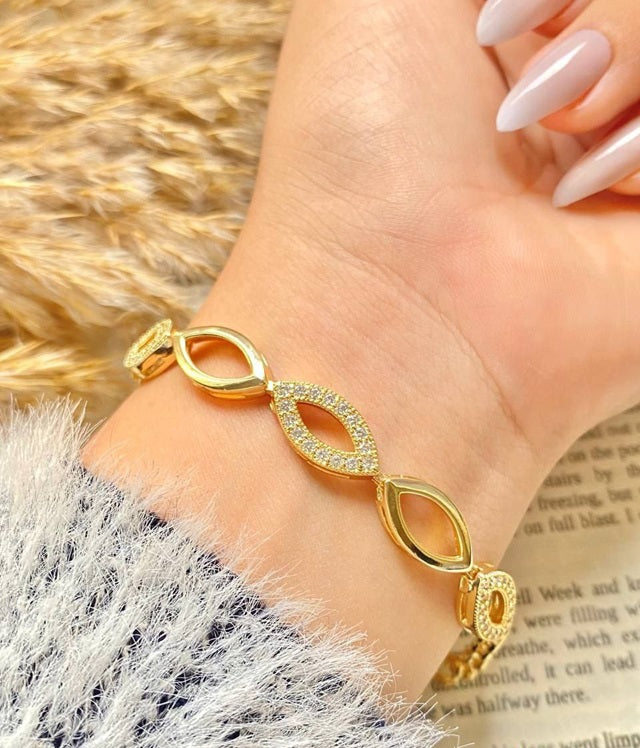 إسورة مطلية بالذهب – تصميم ماركيز بفصوص زركون لامعة