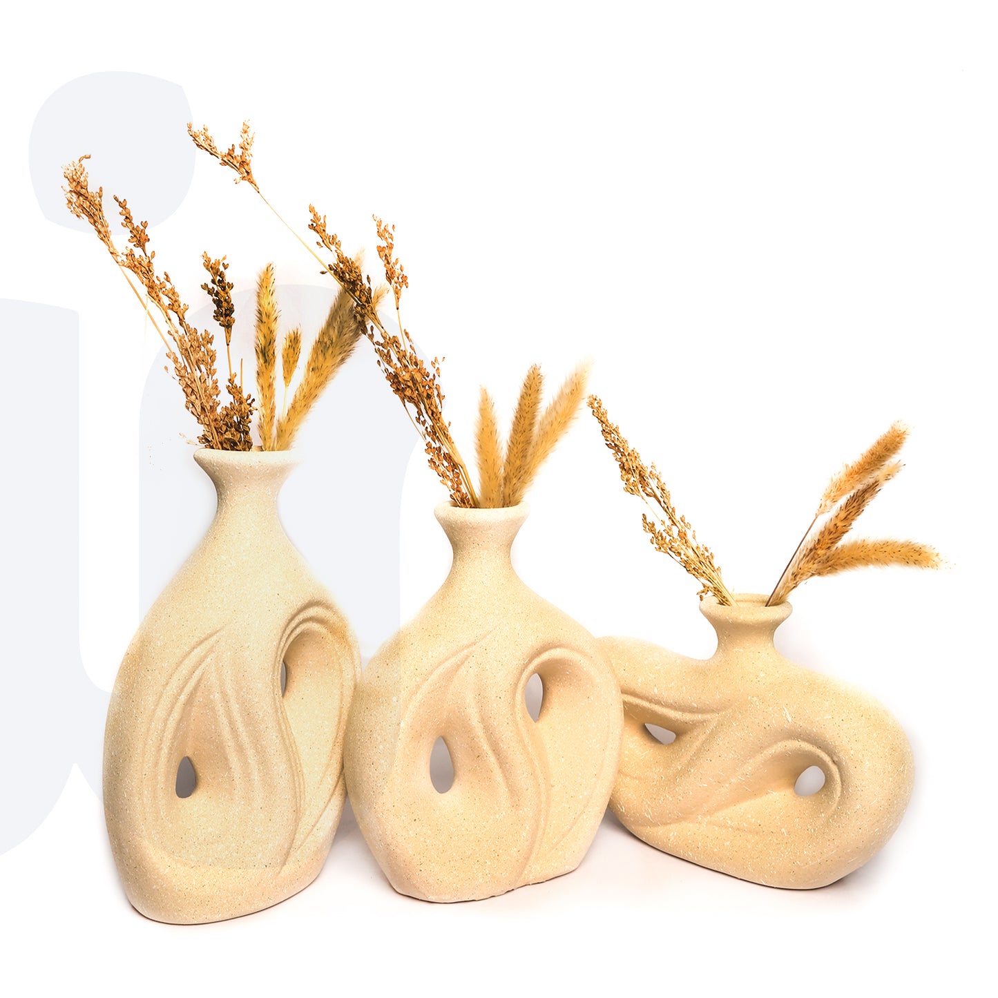 3 فازات باللون البيج بشكل خرافي