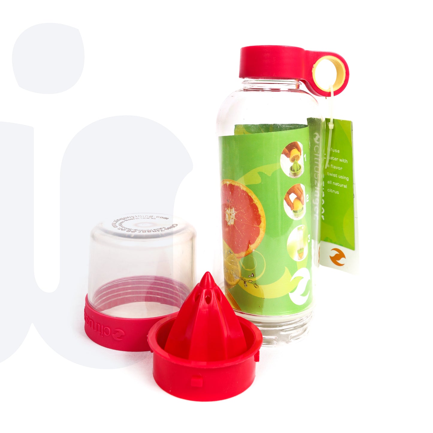 زجاجة ماء وعصائر مع عصّارة للفواكه