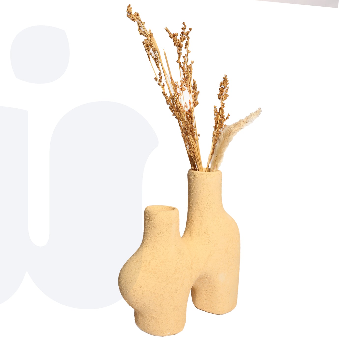 Hمزهريه أنيقة وعصرية مصممة على شكل حرف