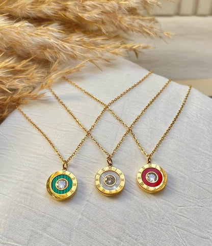 عقد استانلس ذهبي بتفاصيل أرقام رومانية وفص كريستال – قطعة واحدة