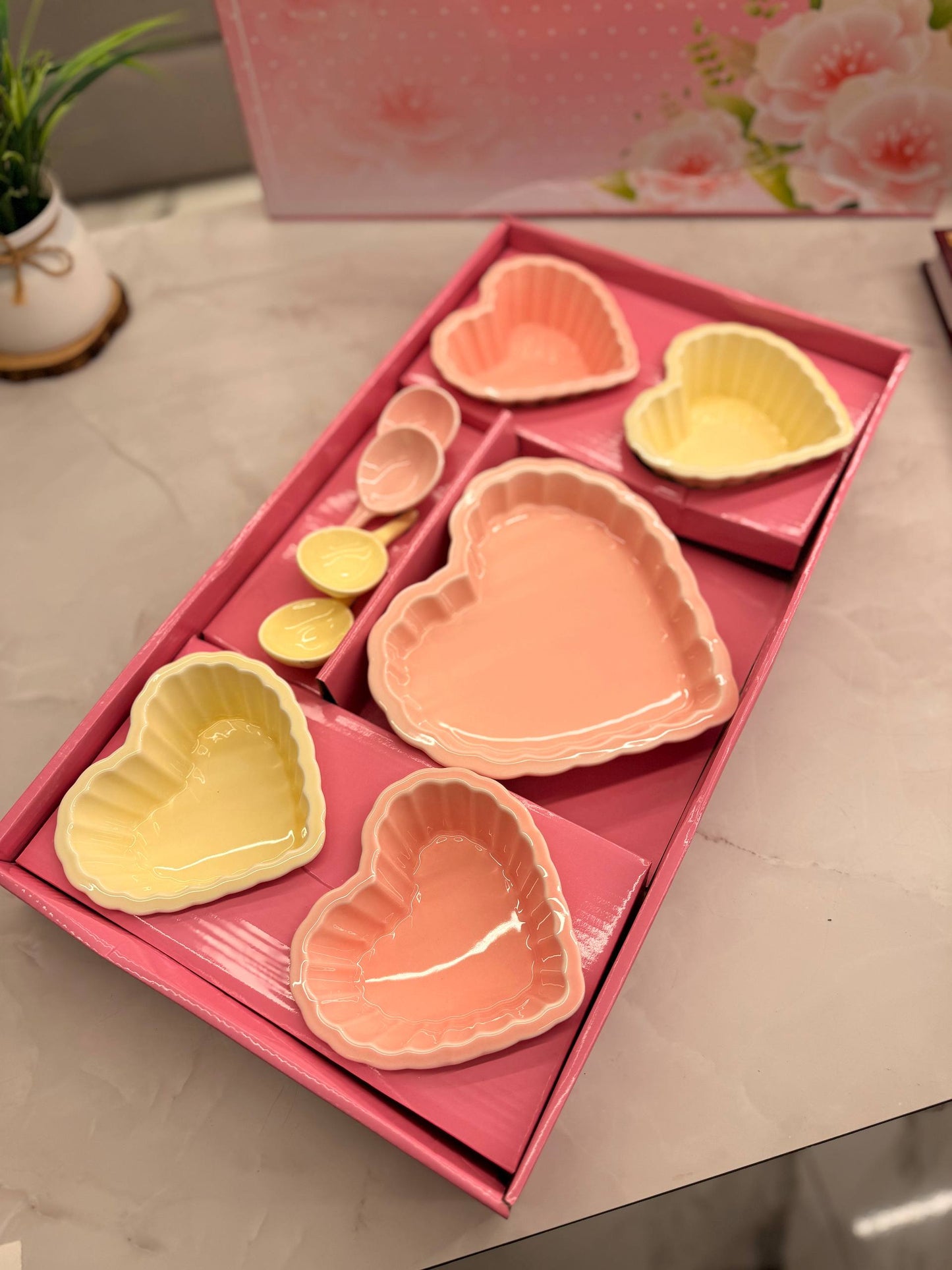 طقم تقديم بورسلين حراري بشكل قلب – 9 قطع