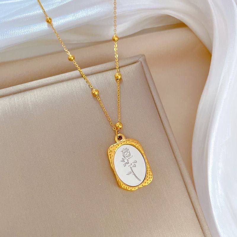 سلسلة بدلاية وردة مطلية بالذهب