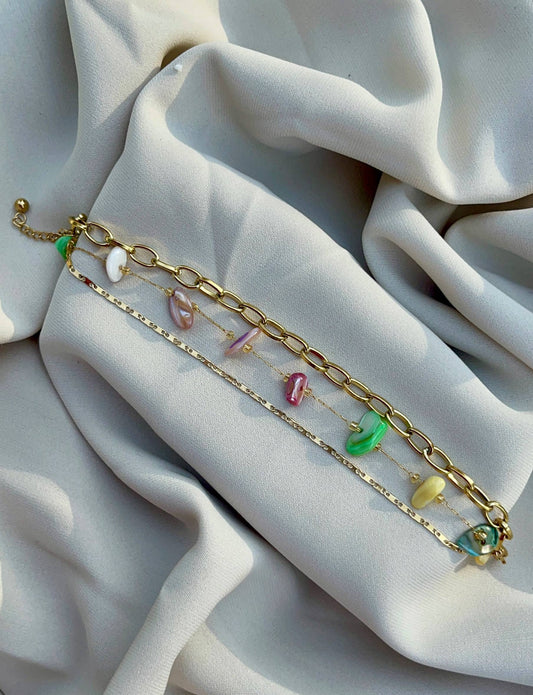 إسورة طبقات باللون الذهبي – سلسلة لينك مع سلسلة بوكس وحبات ملوّنة