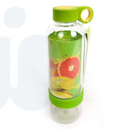 زجاجة ماء وعصائر مع عصّارة للفواكه