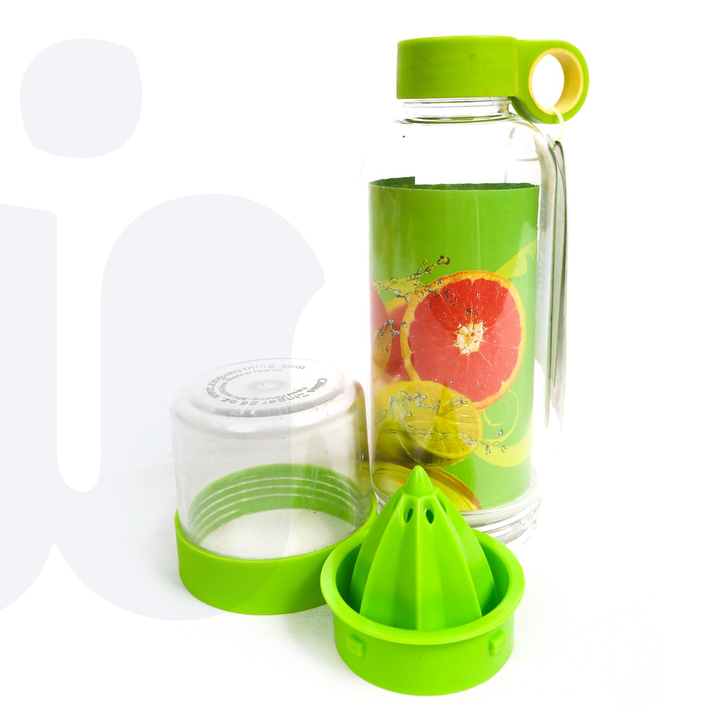 زجاجة ماء وعصائر مع عصّارة للفواكه