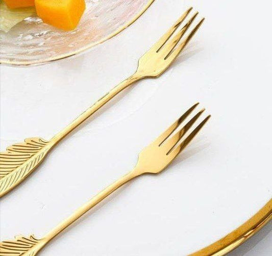 طقم شوك حلويات ذهبي مزخرف على شكل ريشة – 6 قطع