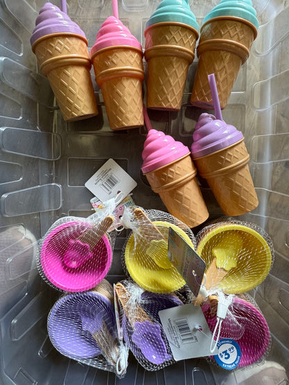 تقديم آيس كريم بلاستيكية قابلة لإعادة الاستخدام مع معالق – أشكال مربعة ودائري(قطعة واحده)