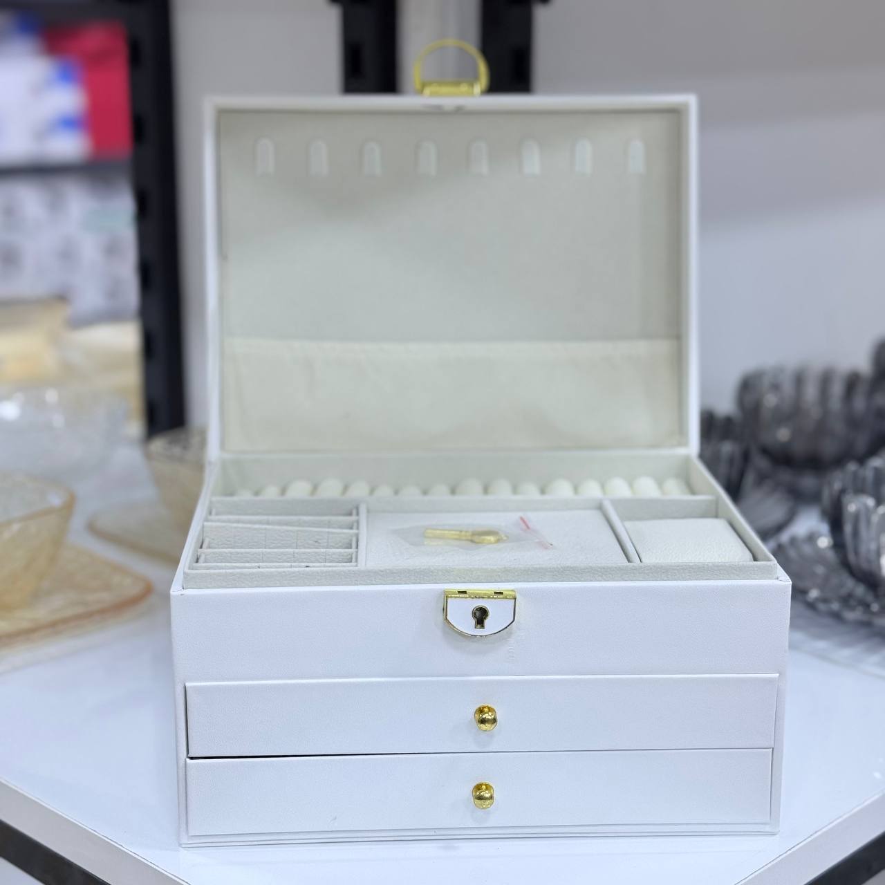 شنطة إكسسوارات لوكس بأربعة أدوار – جلد فاخر