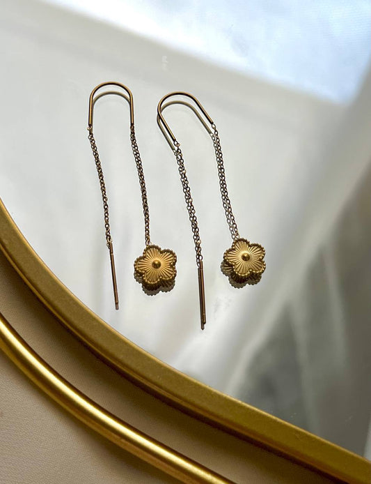 حلقان متدلية من الستانلس ستيل باللون الذهبي بتصميم وردة