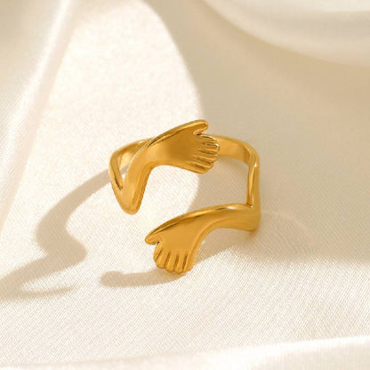 خاتم الحضن من الستانلس ستيل باللون الذهبي