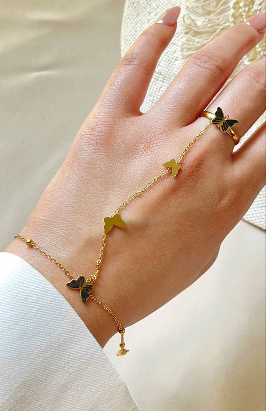 إسورة يد بخاتم متصلة بسلسلة من الستانلس ستيل الذهبي – تصميم فراشات