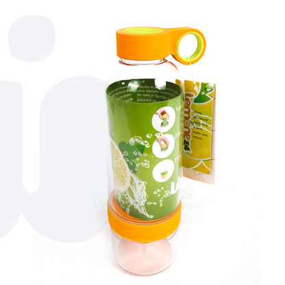 زجاجة ماء وعصائر مع عصّارة للفواكه