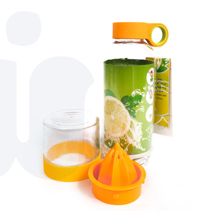 زجاجة ماء وعصائر مع عصّارة للفواكه