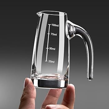 إبريق  زجاجي مدرج بمقبض