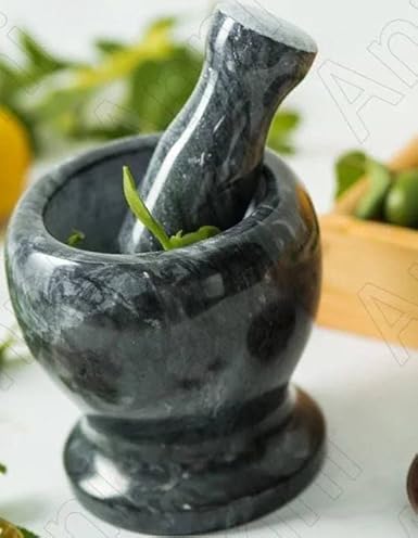 هاون رخامي متعدد الألوان.