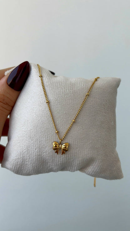 عقد فيونكة استانلس باللون الذهبي