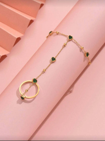 إسورة يد من الستانلس ستيل الذهبي مزينة بقلوب خضراء من الزركون