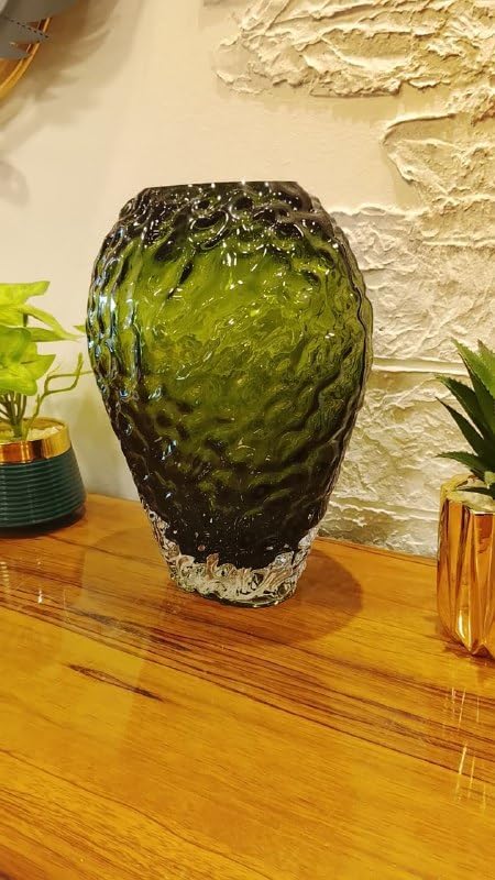 مزهرية زجاجية خضراء بنقوش بارزة بقاعدة كريستال 26×16 سم