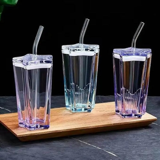 كوب زجاجي مع غطاء وماصة - تصميم فريد ومبتكر