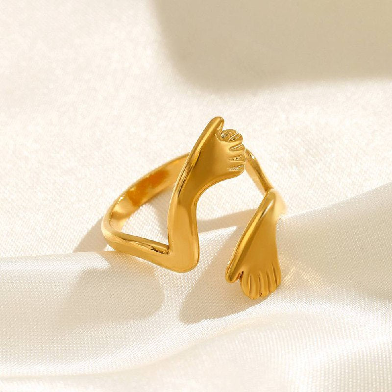 خاتم الحضن من الستانلس ستيل باللون الذهبي