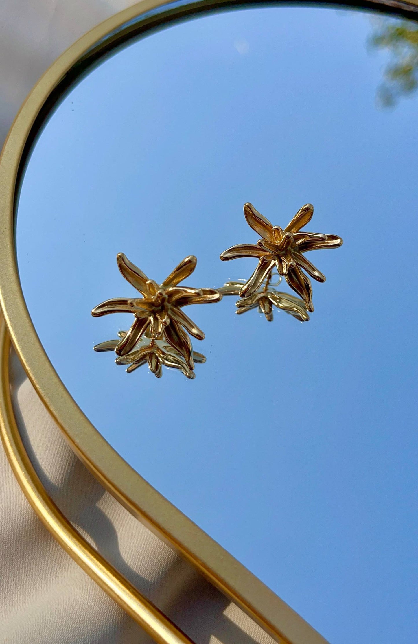 حلق ورده ستالس بيور ذهبي فاخر