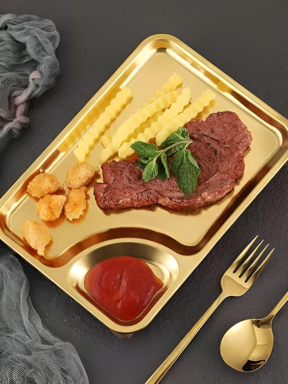 صينية طعام ذهبية من الستانلس ستيل مع قسم مخصص للصوص – تصميم فاخر وأنيق