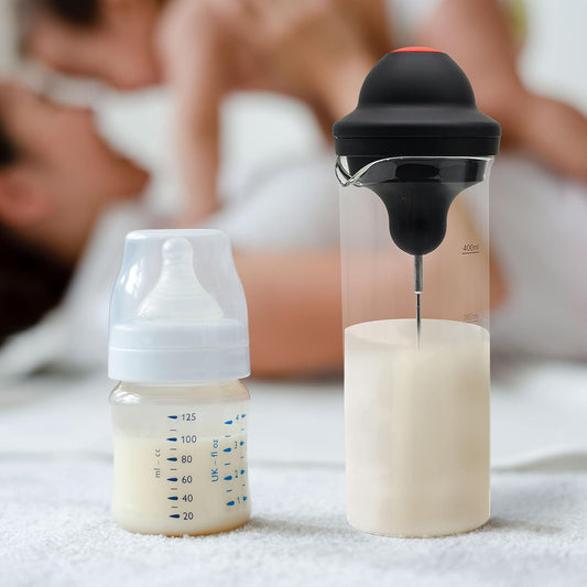 أداة خفق اللبن محمولة باليد تعمل بالبطارية للقهوة واللاتيه والفرابي والماتشا مع مضرب مزدوج من الفولاذ المقاوم للصدأ وكوب رغوة