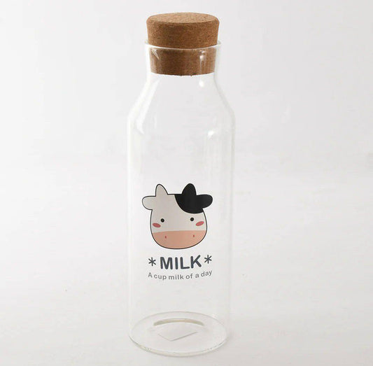 الزجاجة التريند – زجاجة لبن شكل البقرة بسعة 1200 ملل
