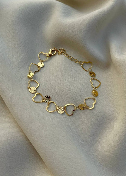 إسورة من الستانلس ستيل مطلية بالذهب بتصميم قلب