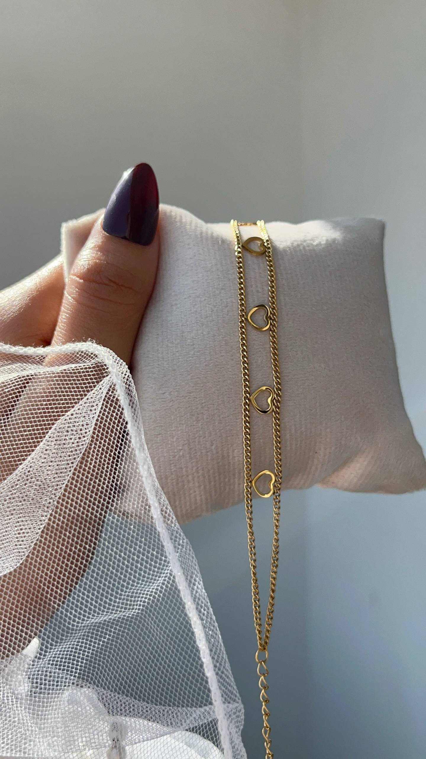 إسوارة ستانلس ستيل مزدوجة بسلسلتين ودلاية قلوب