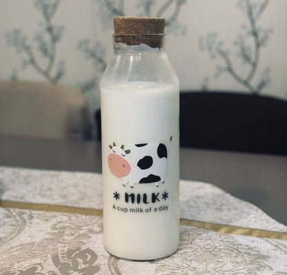 الزجاجة التريند – زجاجة لبن شكل البقرة بسعة 1200 ملل