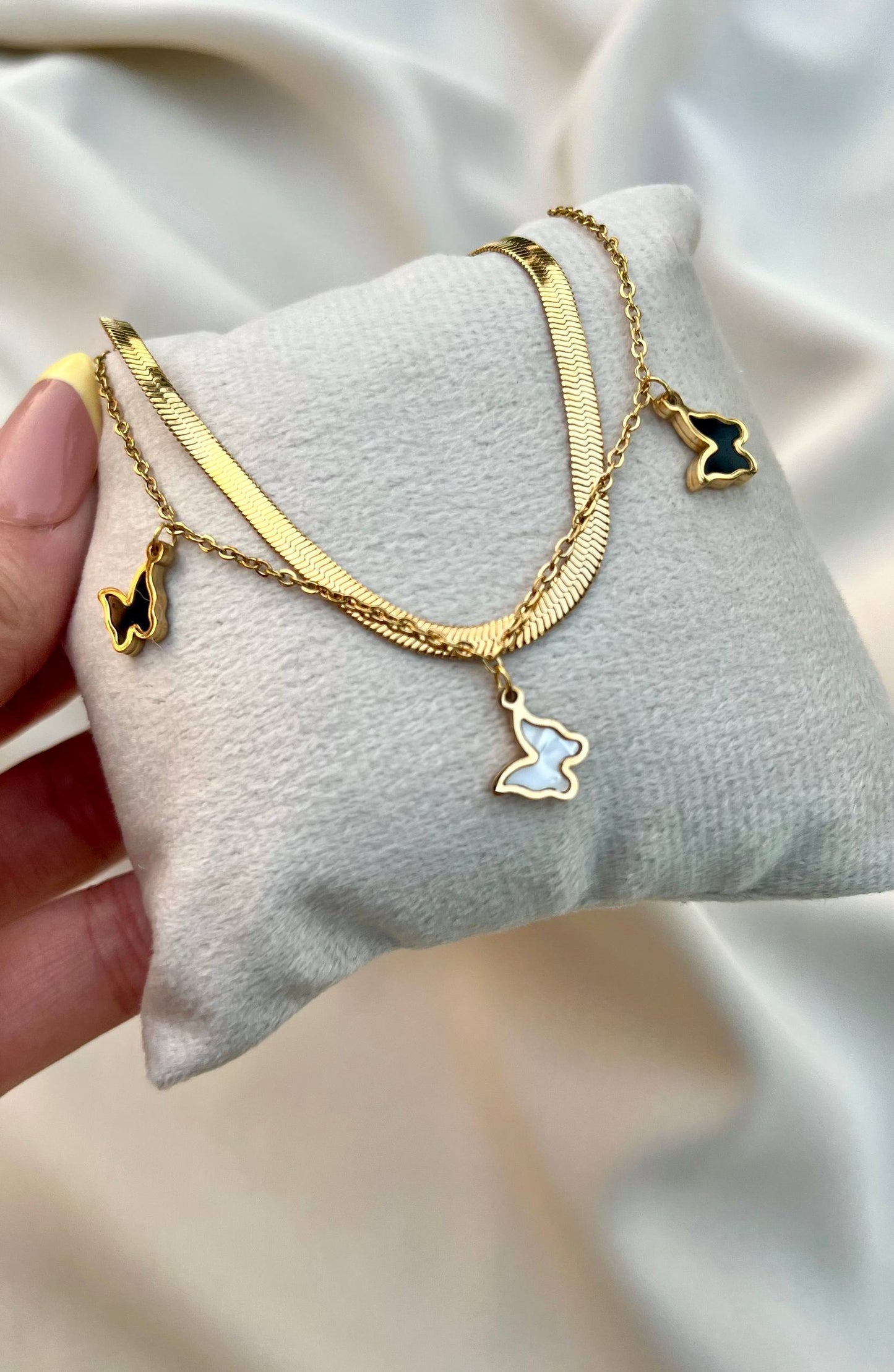 إسورة فراشة استانلس ذهب بتصميم دورين