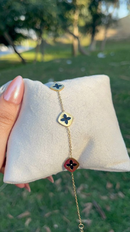 إسورة سلسلة مطلية بالذهب من الستانلس ستيل بتصميم البرسيم الرباعي