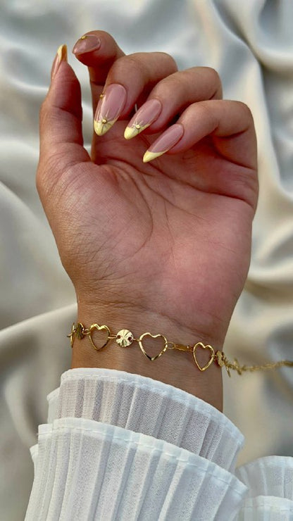 إسورة من الستانلس ستيل مطلية بالذهب بتصميم قلب