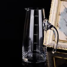 إبريق  زجاجي مدرج بمقبض