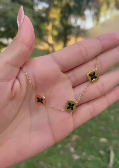 إسورة سلسلة مطلية بالذهب من الستانلس ستيل بتصميم البرسيم الرباعي