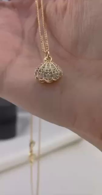 سلسلة ذهبية بدلاية صدفة ولؤلؤة وزركون على شكل قلب