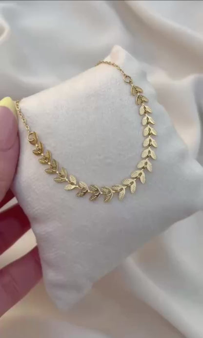 إسوارة ستانلس ستيل بتصميم أوراق ذهبية أنيقة